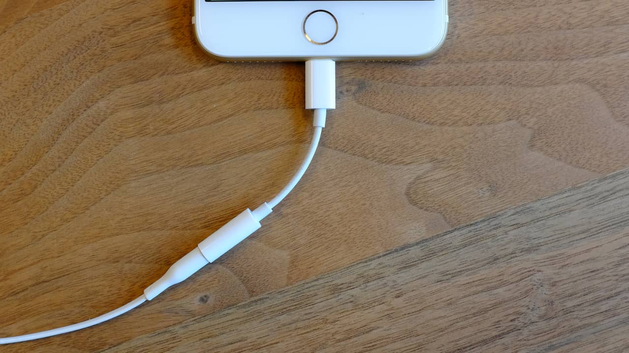 Apple schrapt bijgeleverde koptelefoonadapter voor alle iPhones | - Het laatste nieuws eerst op NU.nl