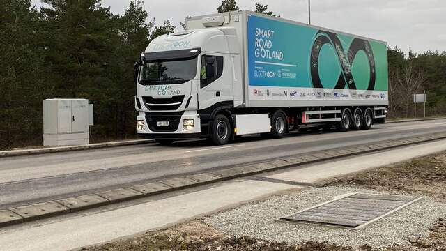 In Zweden is de technologie succesvol getest met een elektrische truck. Al was de rijsnelheid slechts 60 kilometer per uur.