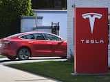 Tesla onderzoekt een video waarin geparkeerde auto in China ontploft