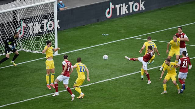 Het winnende doelpunt van Christoph Baumgartner in beeld.