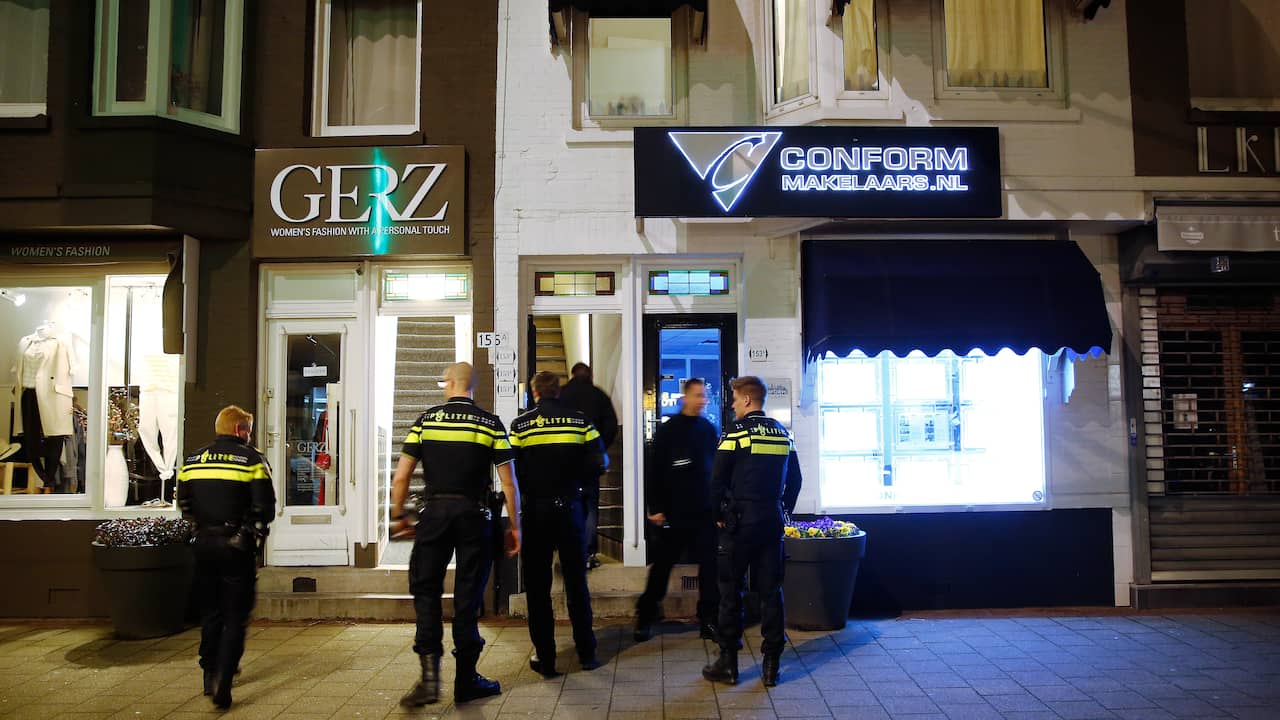 Beeld uit video: Woning doorzocht in Rotterdam vanwege terreurverdenking