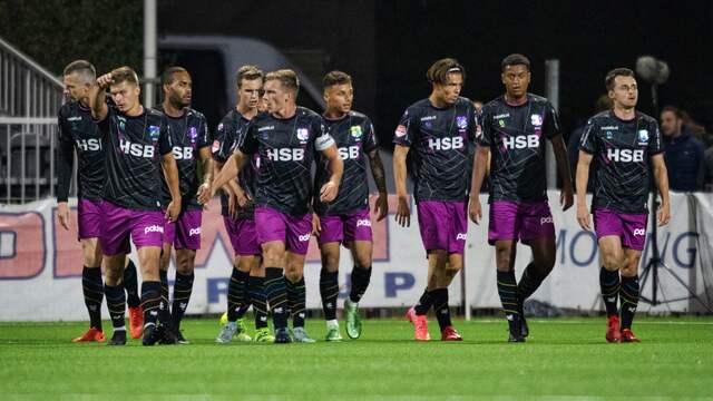 FC Volendam speelde in speciale shirts en kon liefst vijf keer juichen tegen Telstar.