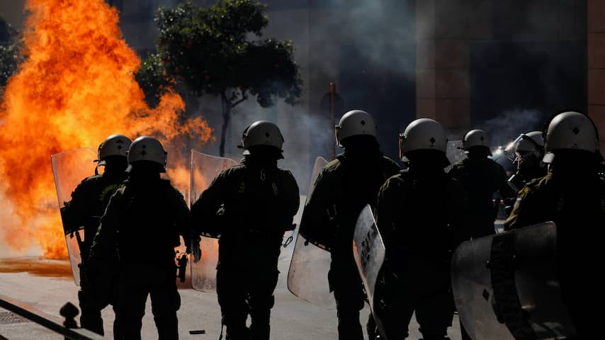 Traangas en molotovcocktails bij Griekse demonstraties vanwege treinongeluk