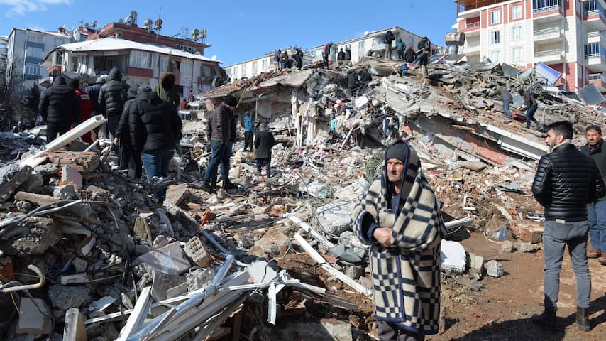 al meer dan 17 000 doden door aardbevingen in turkije en syrië
