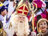 Sinterklaas in privéjet gearriveerd in Hellevoetsluis
