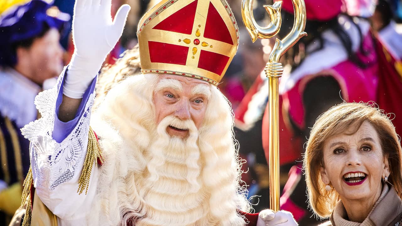 Sinterklaas arrived in Hellevoetsluis by private jet |  St. Nicholas