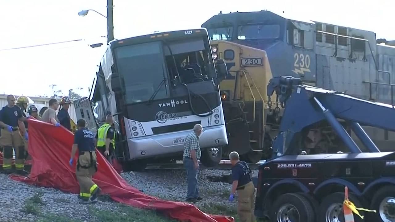 Vier doden bij botsing bus en goederentrein in Mississippi