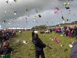Ieren gooien duizend laarzen in de lucht voor wereldrecord