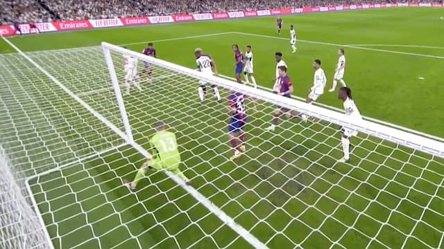VAR haalt streep door mogelijke goal FC Barcelona tegen Real Madrid