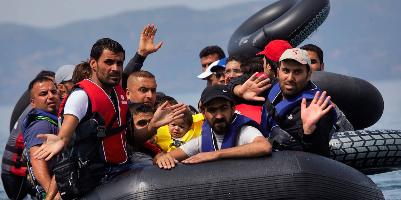 Zeventien vluchtelingen verdronken voor Turkse kust
