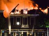Grote brand verwoest twee panden in Alphen aan den Rijn