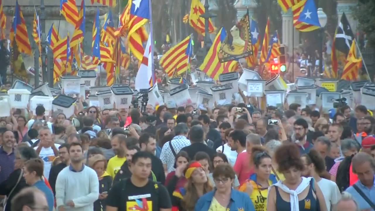 Beeld uit video: Tienduizenden Catalanen protesteren voor onafhankelijkheid