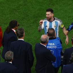 Messi scheldt tijdens interview op Weghorst en sneert naar Van Gaal
