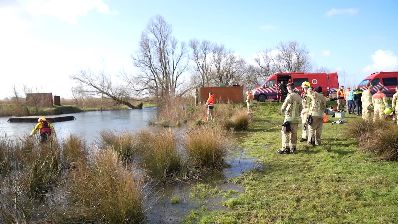 Beeld uit video: Hulpdiensten rukken uit na omslaan pontje in Zuid-Hollands natuurgebied