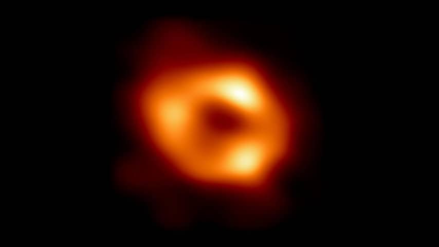 Nieuwe foto gemaakt van allesopslokkend zwart gat in hart van Melkweg