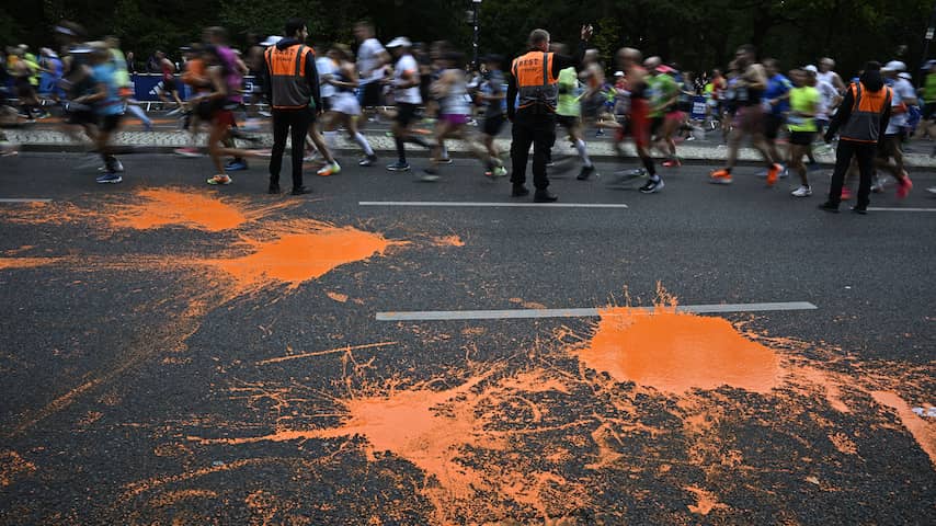 Politie voorkomt dat klimaatdemonstranten start marathon Berlijn verstoren