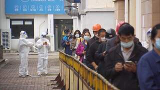 Sjanghai gaat voorzichtig van het slot na lockdown