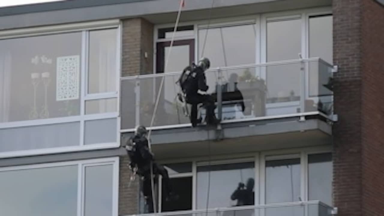 Abseilend Arrestatieteam Gaat Woning Verwarde Man In Zwolle Binnen | NU.nl