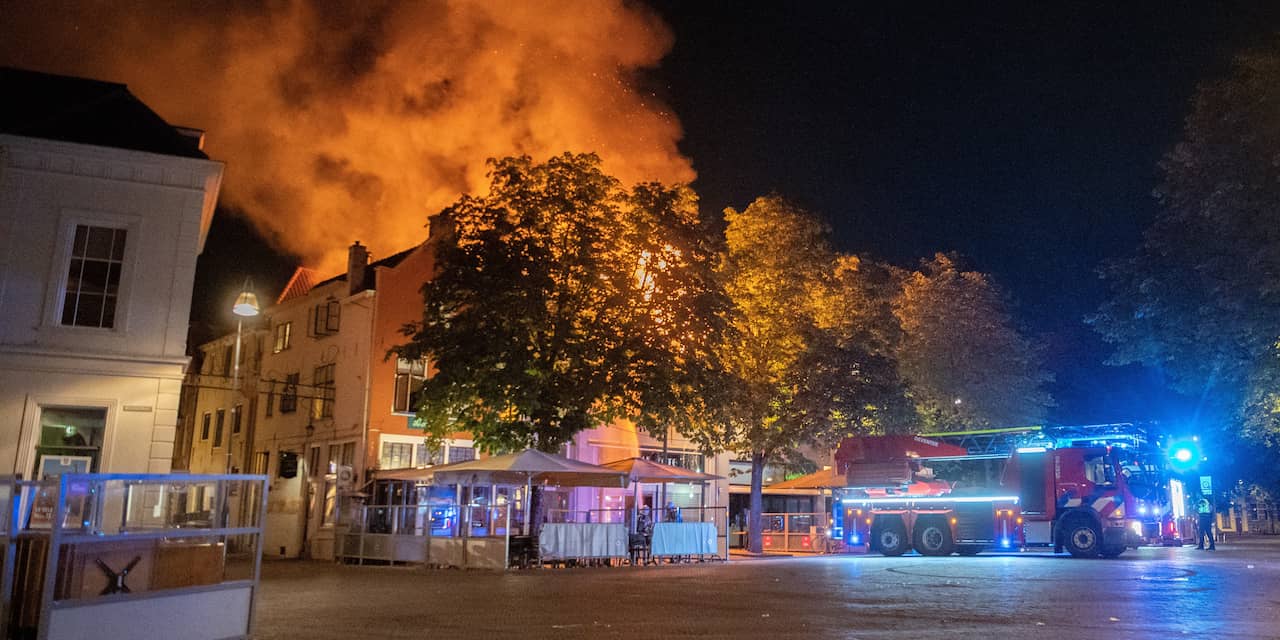 Twee gewonden bij grote brand in het centrum van Deventer