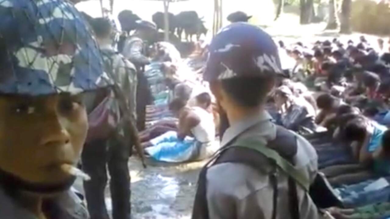 Beeld uit video: Agenten in Myanmar maken 'vlog' van mishandeling