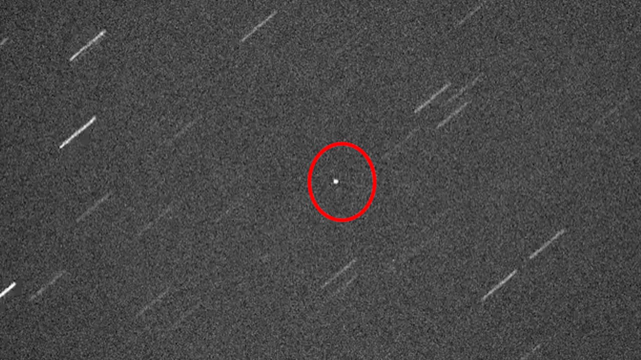 Beeld uit video: Astronoom legt op video vast hoe planetoïde vlak langs aarde scheert