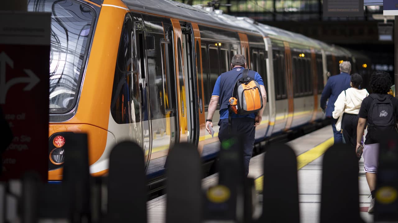 Britons to face biggest rail strike since 1989 in coming days |  Economy