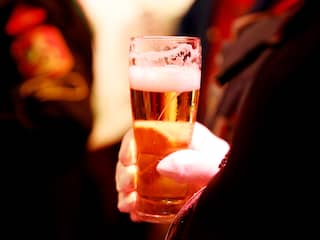 'Laat festivalbezoekers maximaal twee bier per keer halen aan de bar'