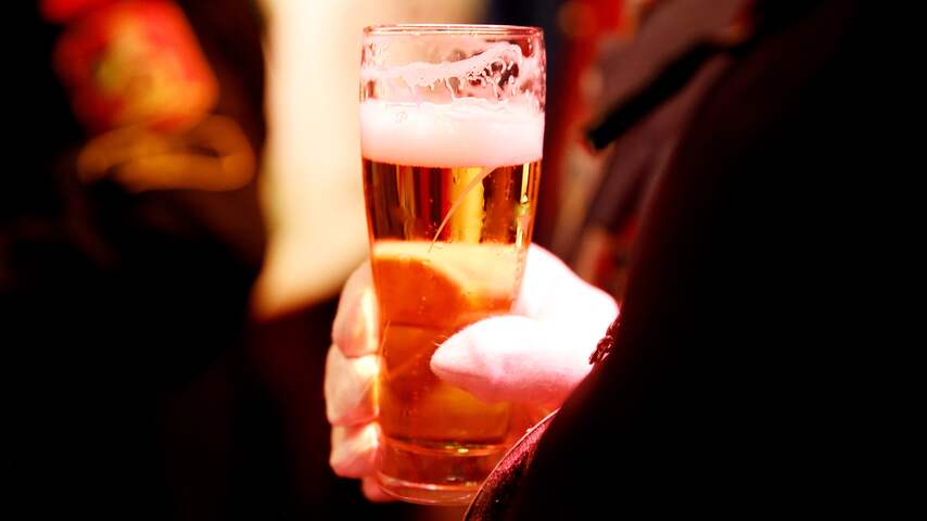 'Laat festivalbezoekers maximaal twee bier per keer halen aan de bar'