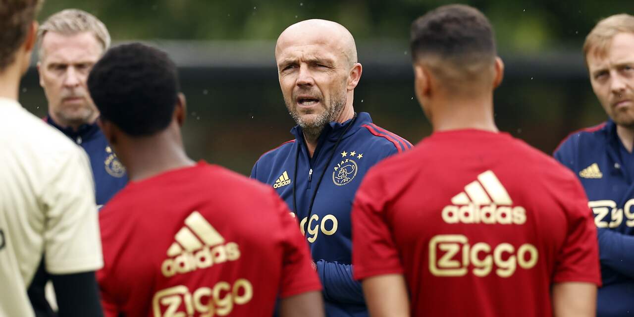 Schreuder leidt eerste training als hoofdtrainer van Ajax