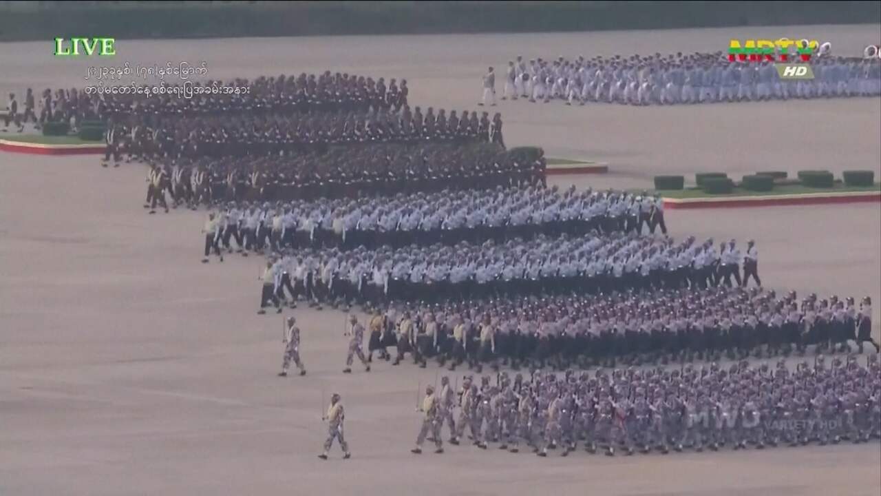 Beeld uit video: Myanmarees leger toont militaire slagkracht tijdens jaarlijkse parade