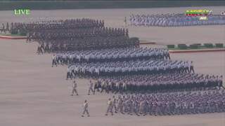 Myanmarees leger toont militaire slagkracht tijdens jaarlijkse parade