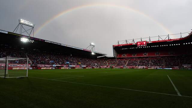 In de Grolsch Veste waren twintigduizend toeschouwers aanwezig bij Twente-Lazio.