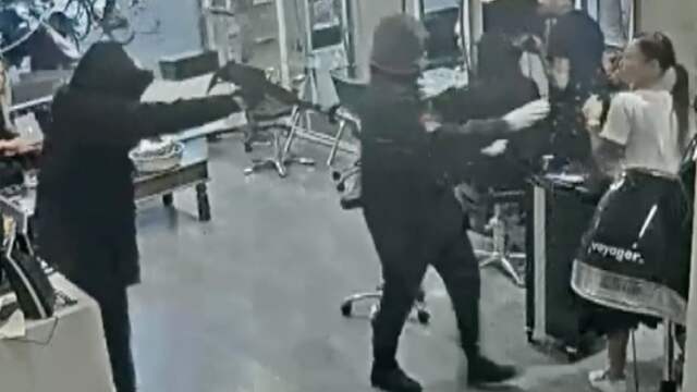 Brute overval met automatisch wapen in Amsterdam