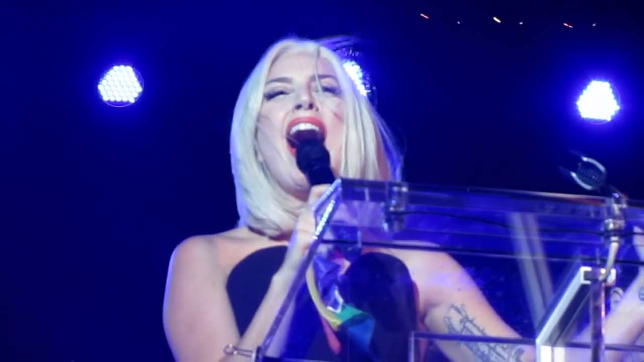 Lady Gaga zingt Amerikaans volkslied in 2013