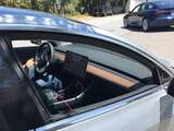 'Eerste exemplaar Tesla Model 3 rolt vrijdag van de band'