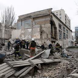 Rusland treft Kyiv met hypersonische raketten, woningcomplex beschadigd