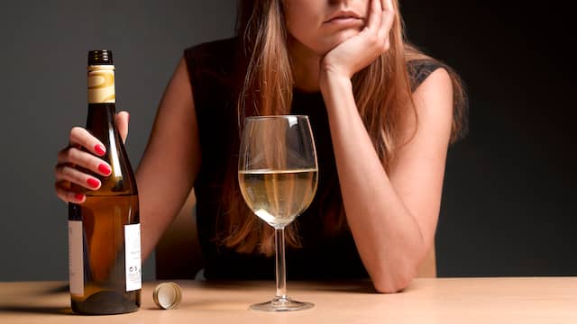 Er is onvoldoende bewijs dat alcohol de bloeddruk verhoogt.