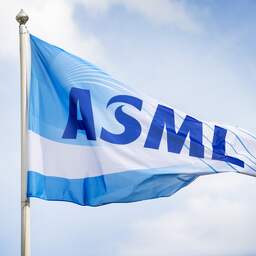 Chipmachinemaker ASML past verwachtingen niet aan na exportbeperking China