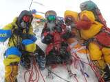 Bergbeklimmer zonder onderbenen bereikt top Mount Everest