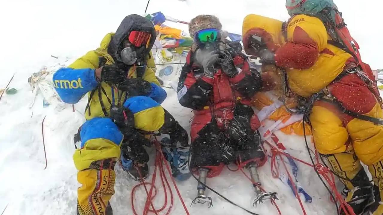 Legless climber climbs Mount Everest |  distinct