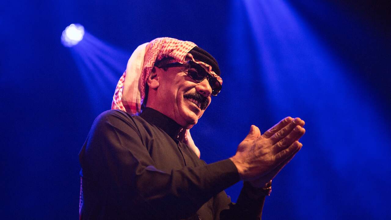 Luister hier naar Warni Warni van Omar Souleyman