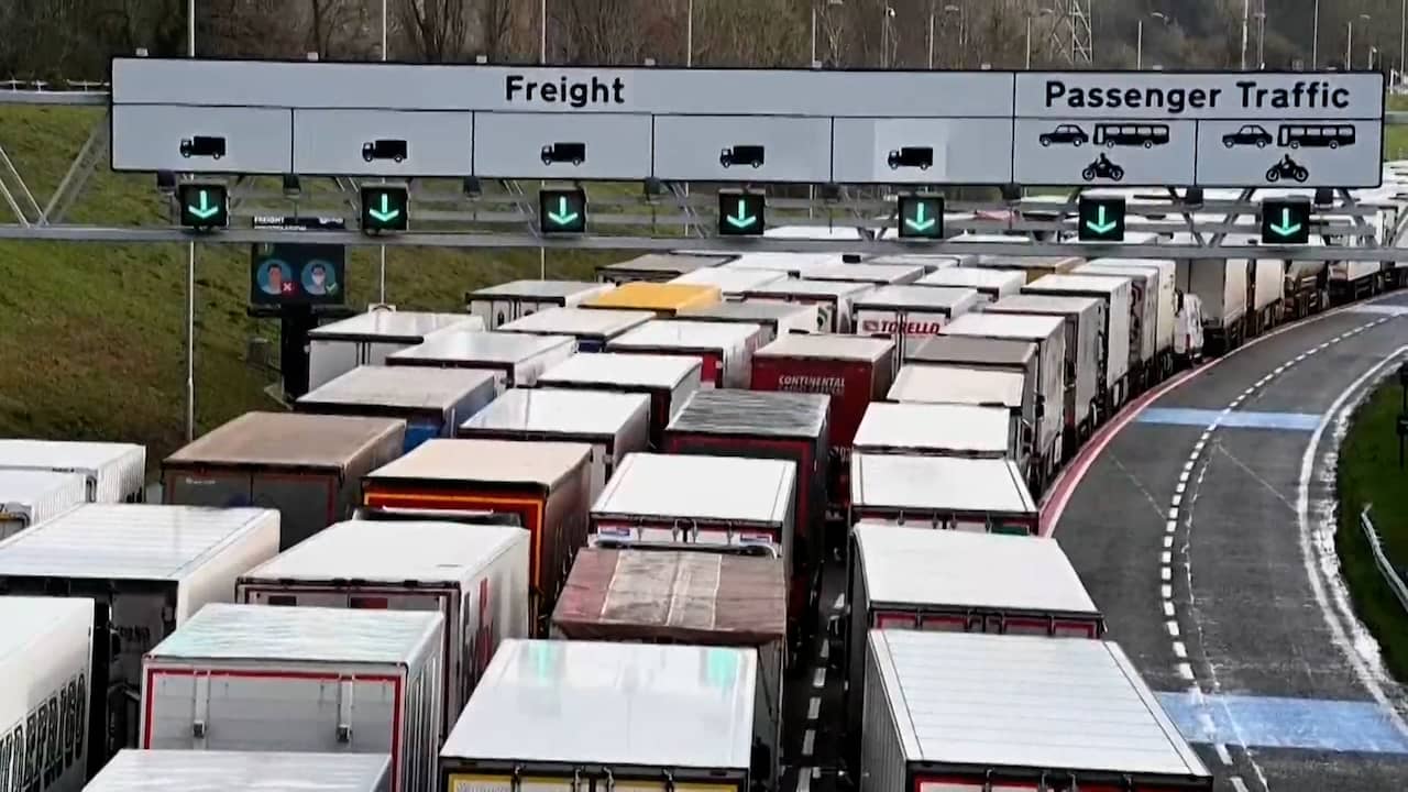 Beeld uit video: Kilometerslange files voor haven van Dover in aanloop naar Brexit