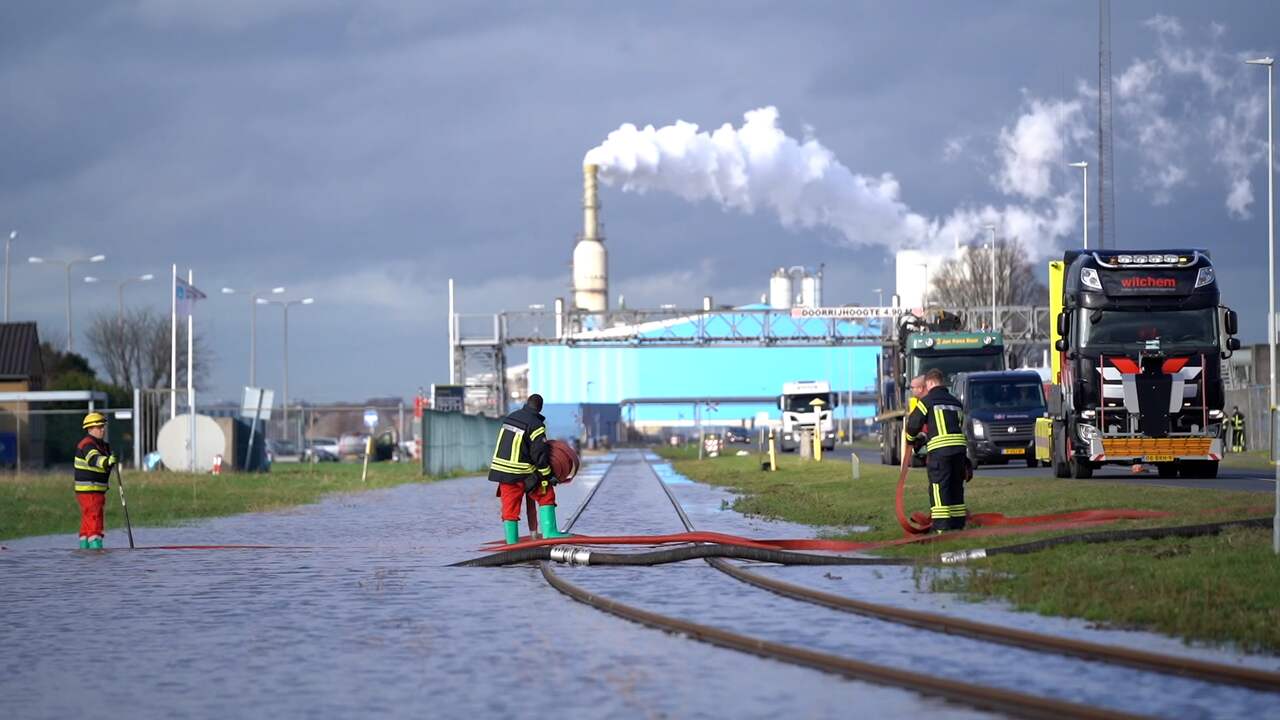 Video | Kilometers spoor staan blank na lek bij Rotterdamse haven
