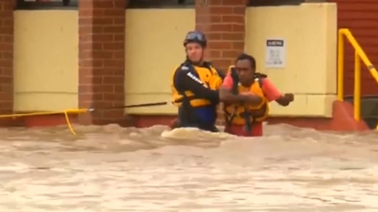 Beeld uit video: Overstromingen na cycloon Debbie leggen leven Queensland stil