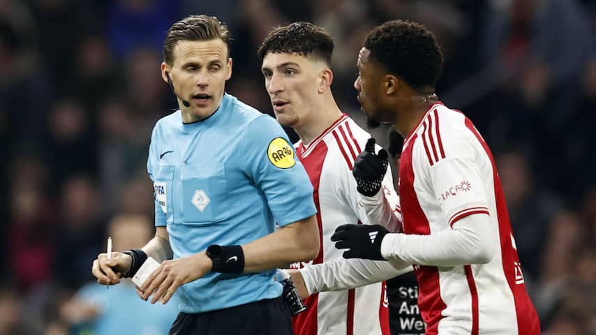 Excelsior boos om uitblijven tweede rood Ajax: 'Weet niet wat de VAR aan het doen was'