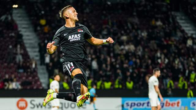 Jesper Karlsson juicht na de 0-1.
