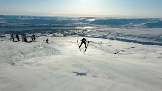 Japanse skiër breekt officieus wereldrecord met sprong van 291 meter