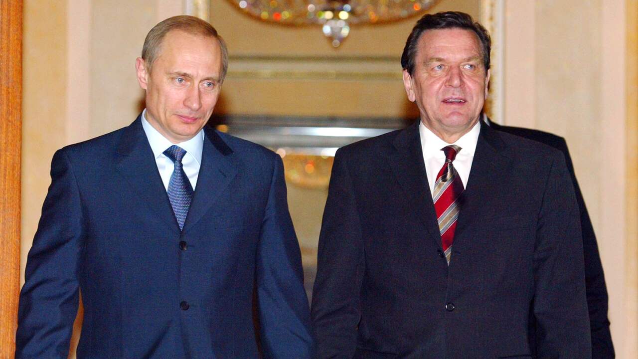 Beeld uit video: Hoe oud-bondskanselier Schröder vriend van Poetin werd