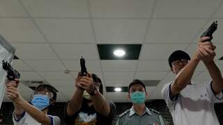 Taiwanese leerlingen krijgen schietles op middelbare school
