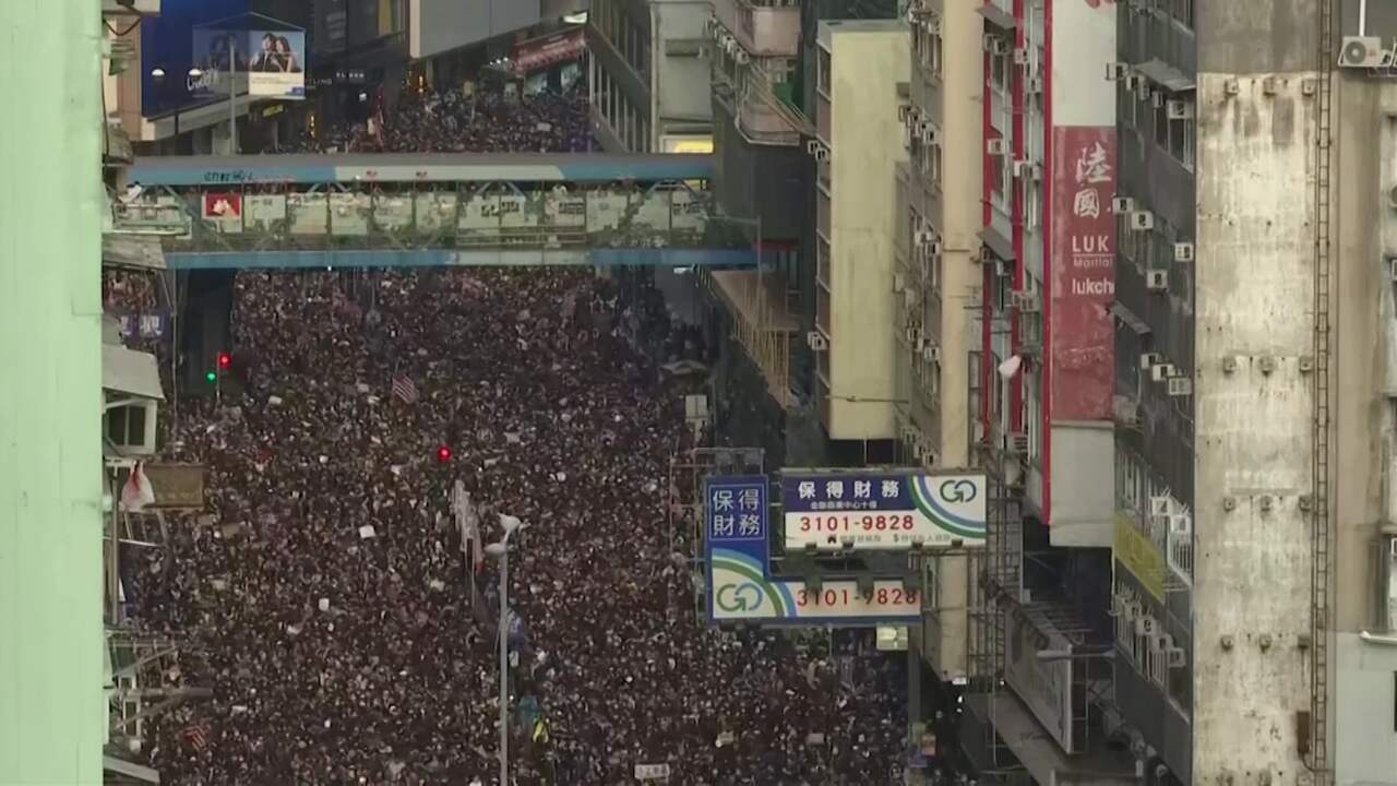Timelapse toont enorme menigte tijdens mars in Hongkong